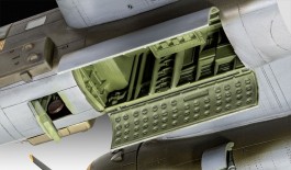 Avião B-25 D Mitchell                                  04977 REVELL ALEMA