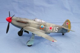 Avião Yakovlev YAK-3 Soviet Fighter                    03894 REVELL